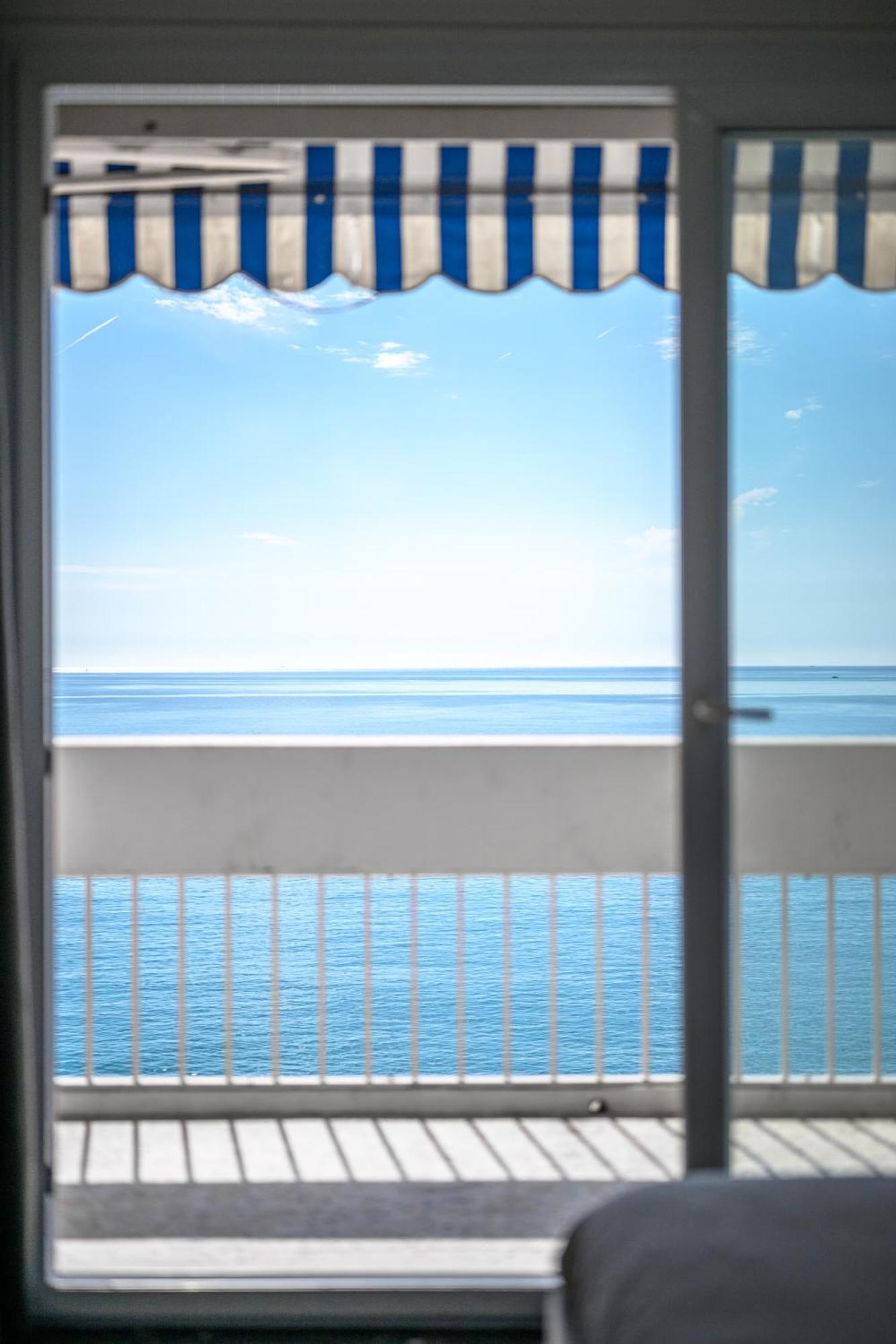 Le Panorama -Vue Exceptionnelle - Dernier Etage - Front De Mer Menton Extérieur photo